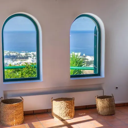 Ypsos - Overlooking Country house Parikia (Paros)